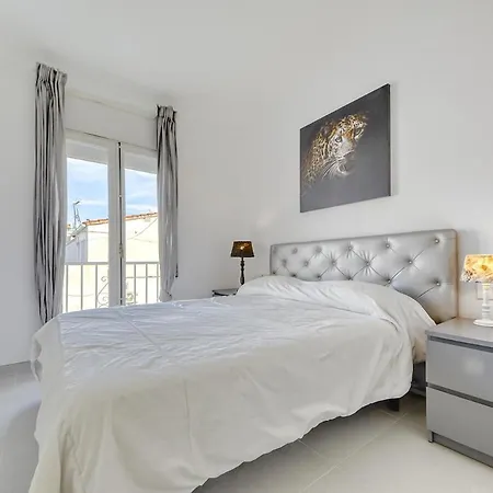 Casa Con Piscina Privada Y Comunitaria Nyaraló